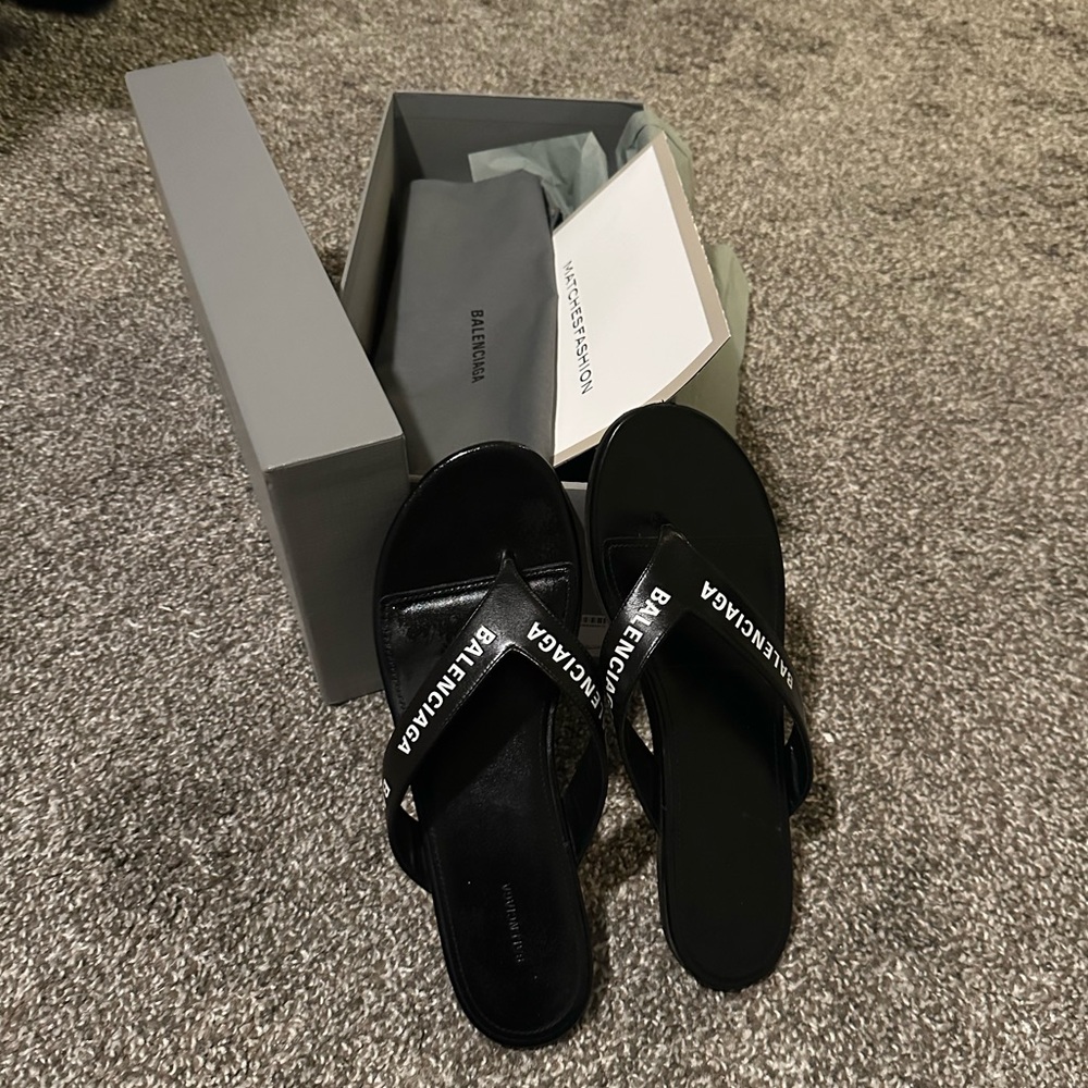 Balenciaga logo thong sandals in black